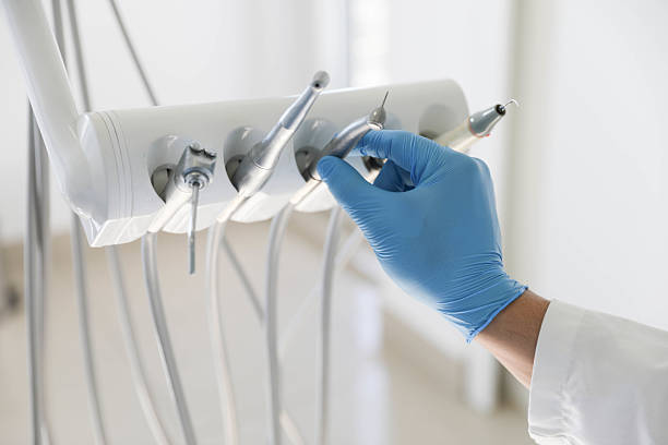Professional Emergency Dentist technician working in Alton, TX